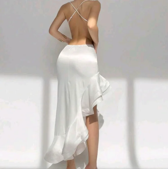 Elegant Asymmetrical White Dress - Picture 2 of 4